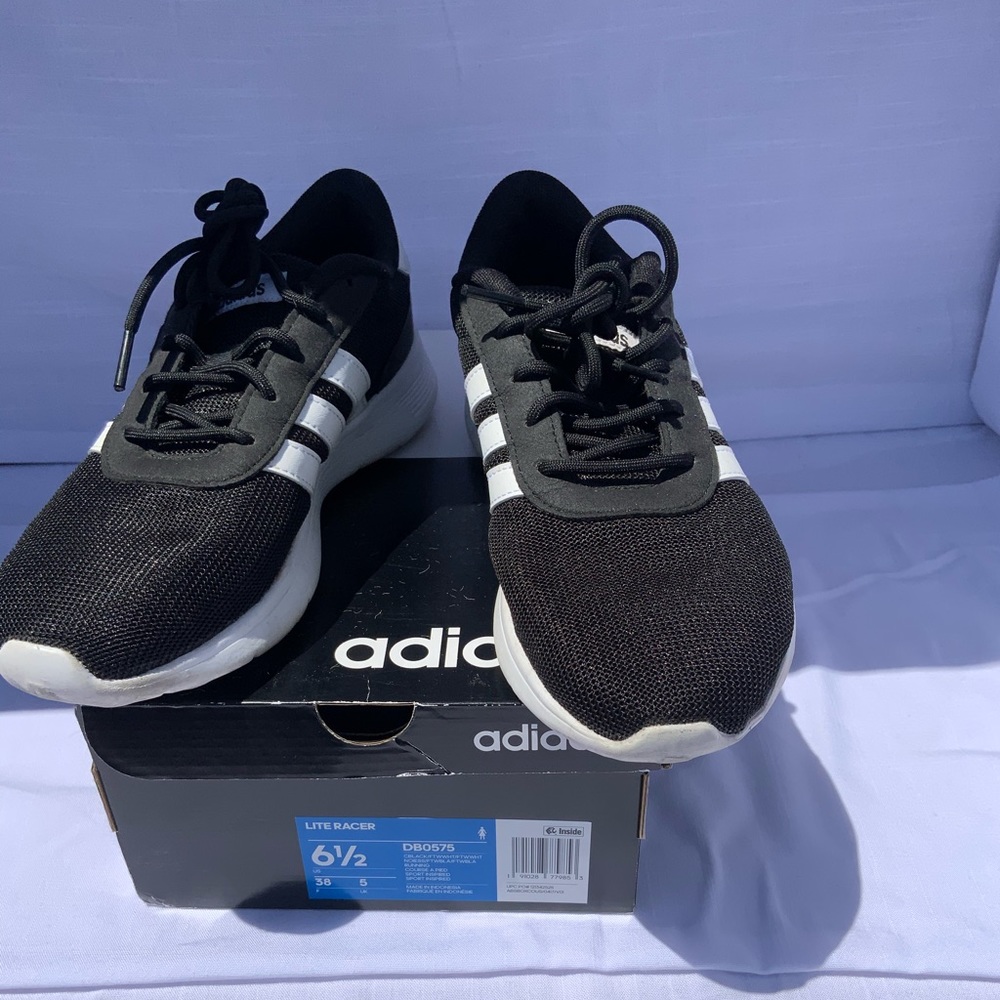 WOMENS LITE RACER ADIDIAS SIZE 6.5 BLACK